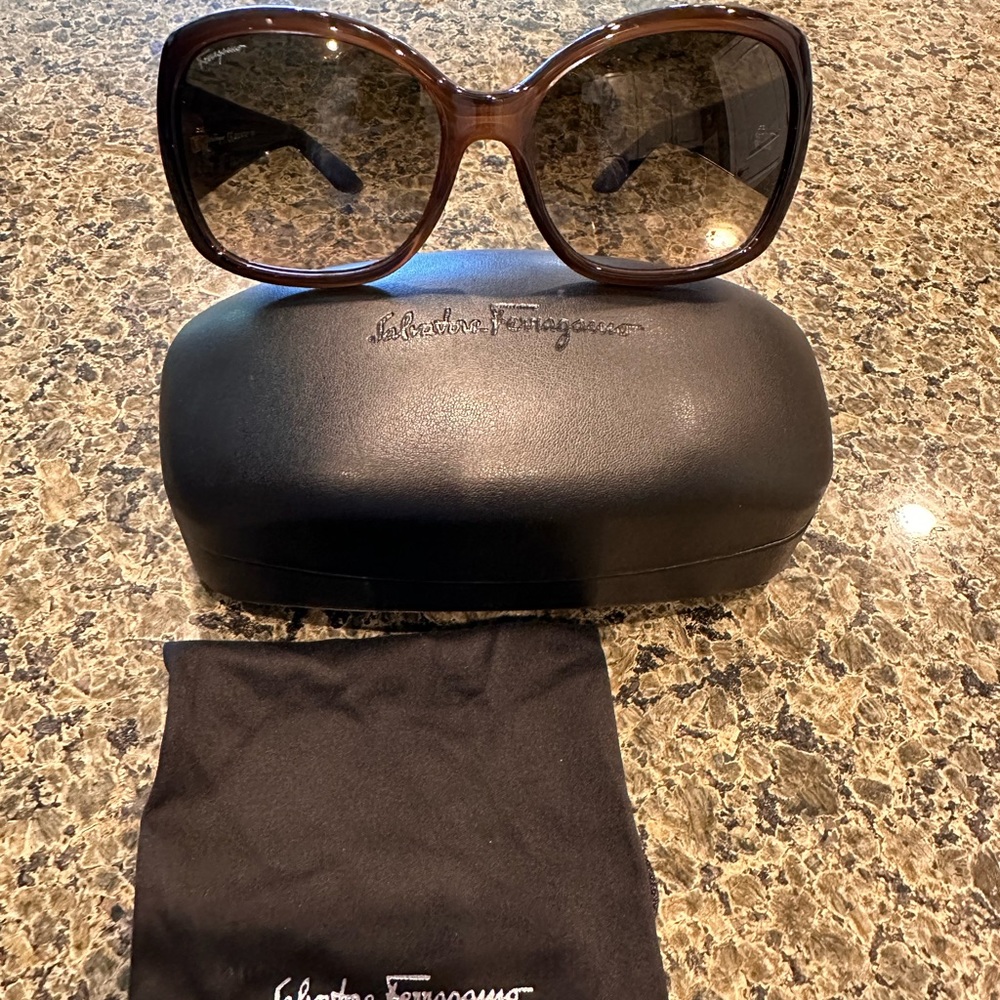Woman’s brown SALVATORE FERRAGAMO